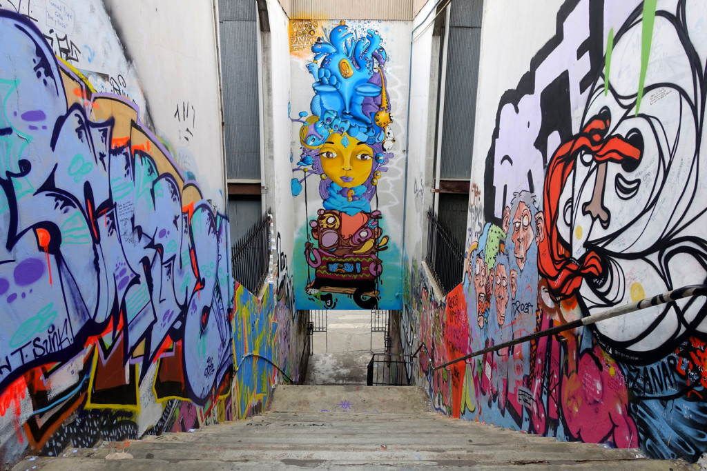 Street art in Valparaiso, Chile - Un Kolor Distinto