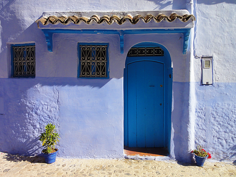 Chefchaouen, a town with a million shades of blue “in photos”.